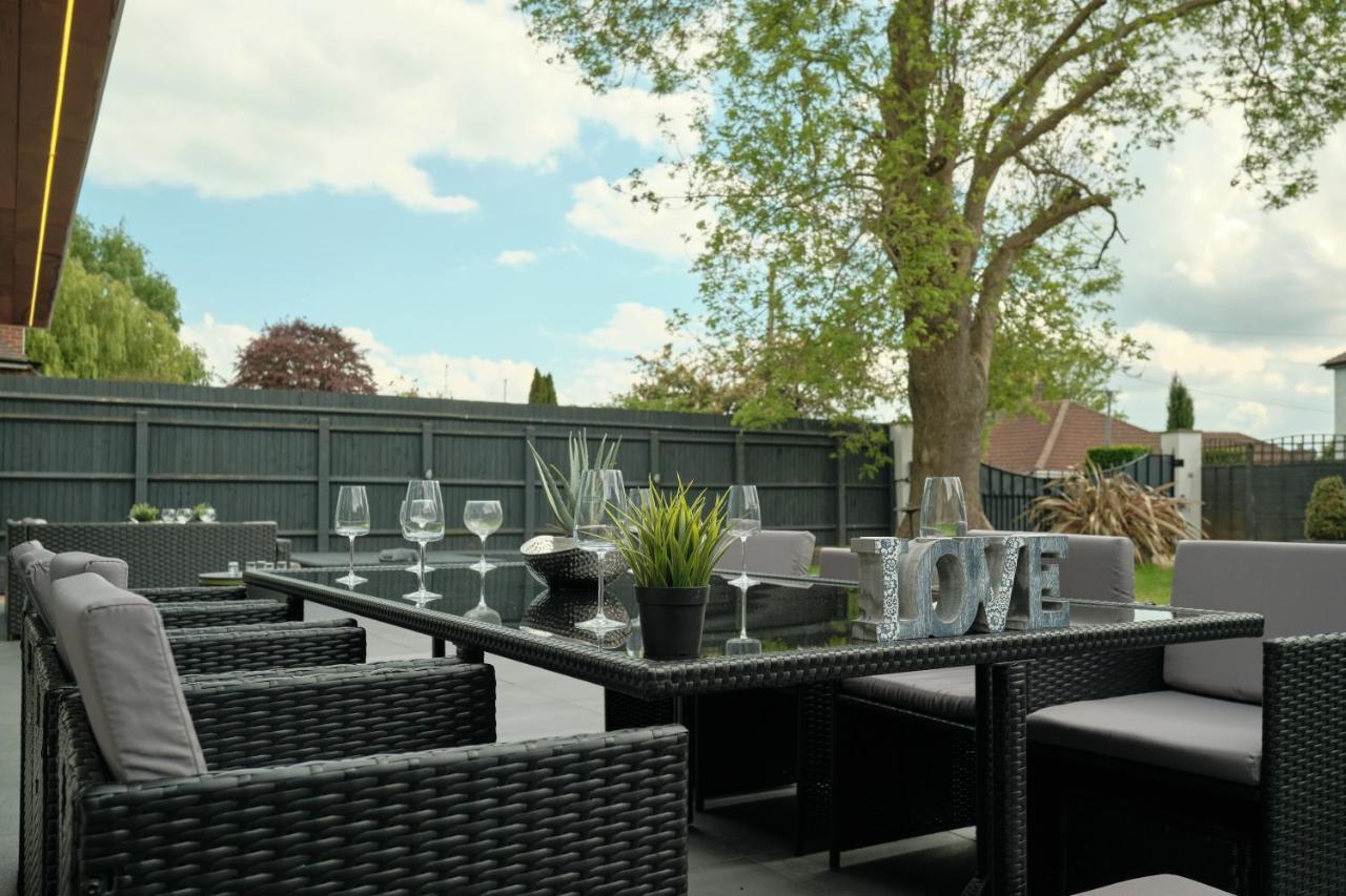 Modern Spacious House - Sleeps 16, Free Parking, Sun Terrace Nuneaton Exterior foto